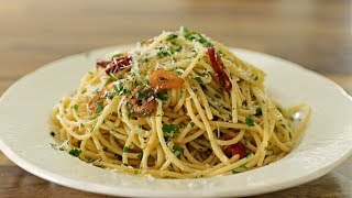 Spaghetti Aglio e Olio Recipe [upl. by Lesser]