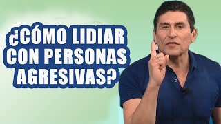 ¿Cómo lidiar con personas agresivas  DrCésar Lozano [upl. by Lorelei616]