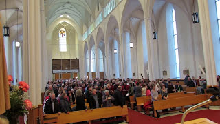 Messe chrismale  chant dentrée quotPeuple de prêtresquot [upl. by Pussej]