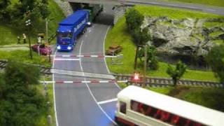 Modellbahn  Zug und Bahnübergang  train and railroad crossing  電車と踏切 [upl. by Pucida]