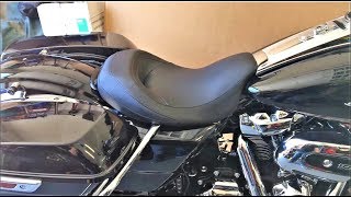 Harley Low Profile Touring Seat 2019 Road King [upl. by Ingraham]